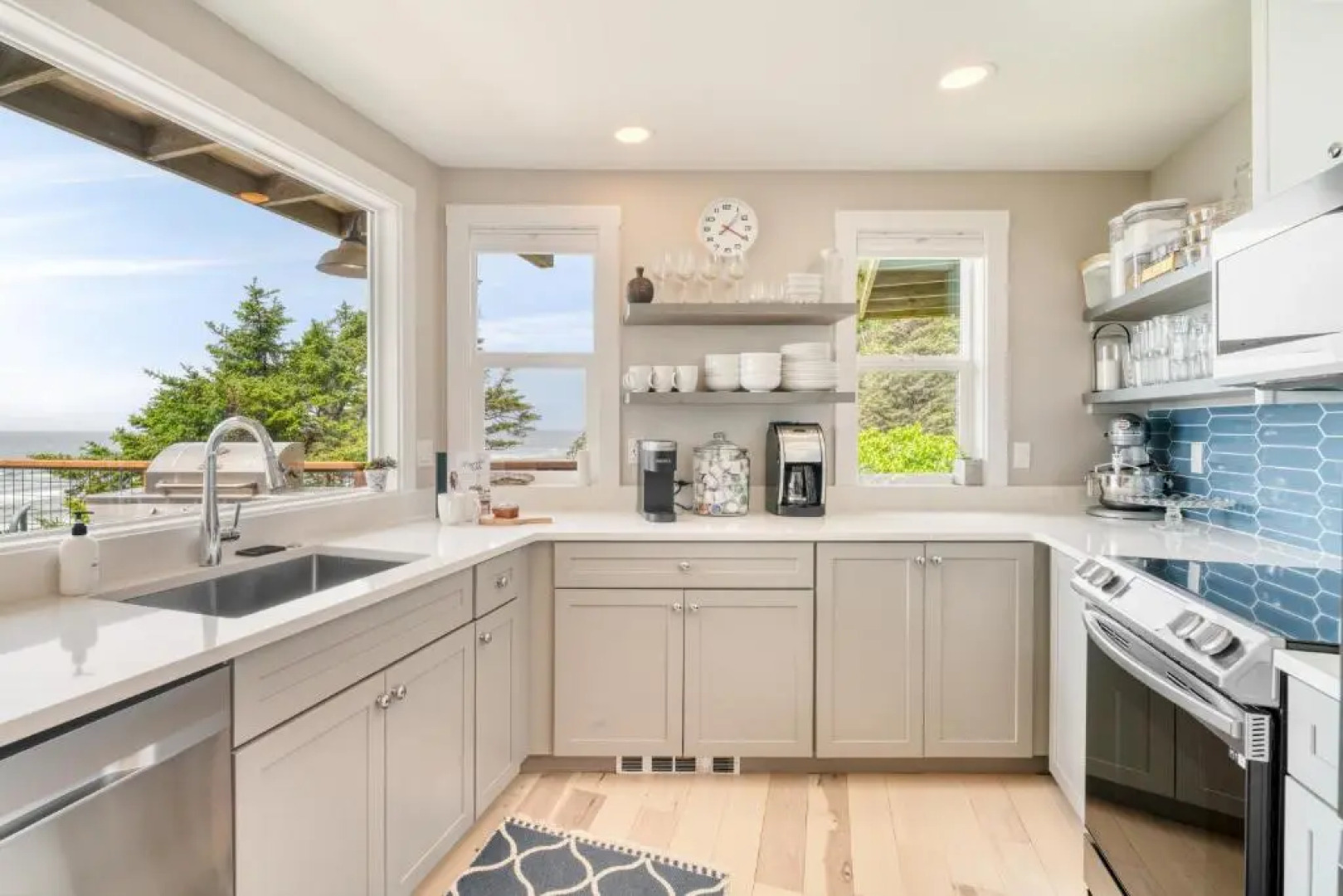 Sunset Cove by Avantstay Beachfront w/ Balcony!