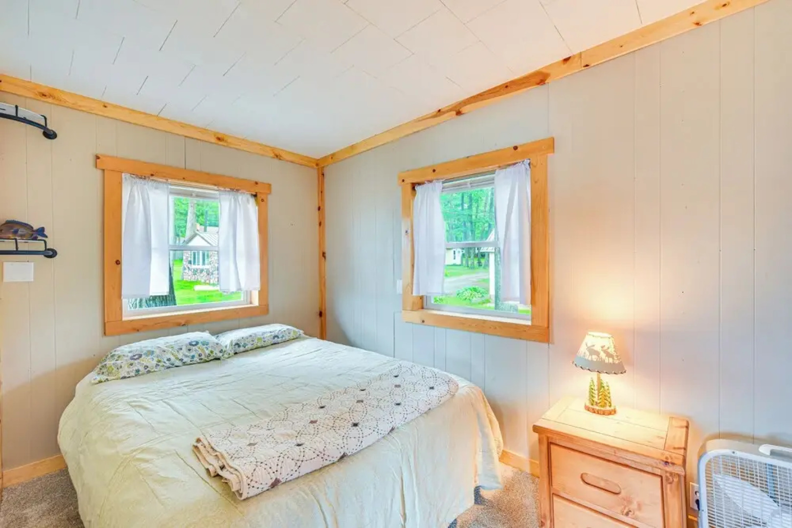 Wisconsin Lakeside Cottage w/ Deck, Views