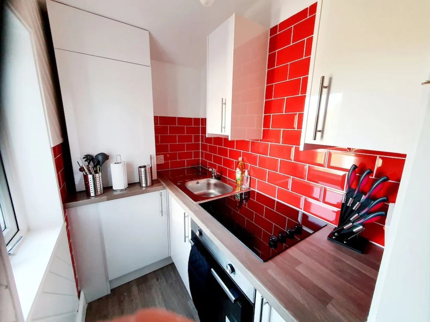 Klass Living - Station Apartment