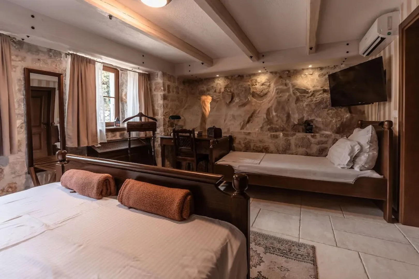 Talici Hill - Rustic Villas