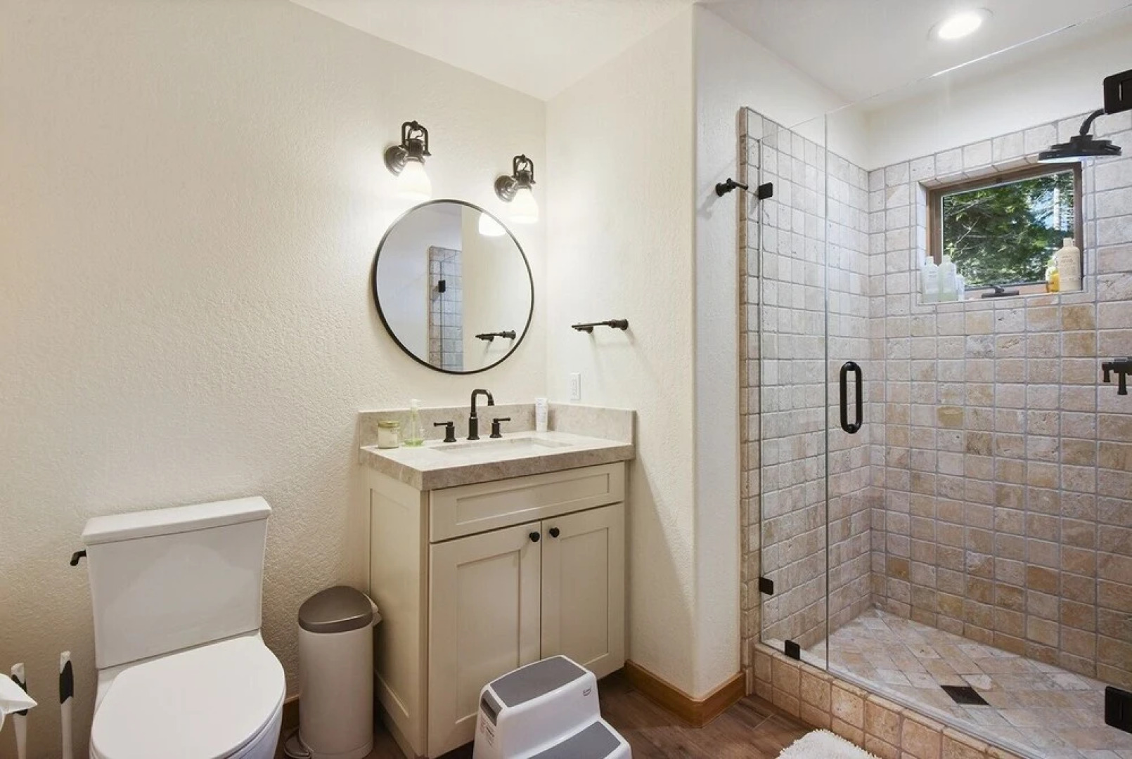 Old County Estate - Hot Tub 5 Bedroom Home by Redawning