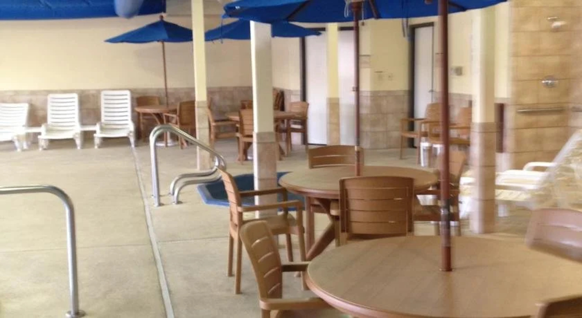 Irish Cottage Inn & Suites