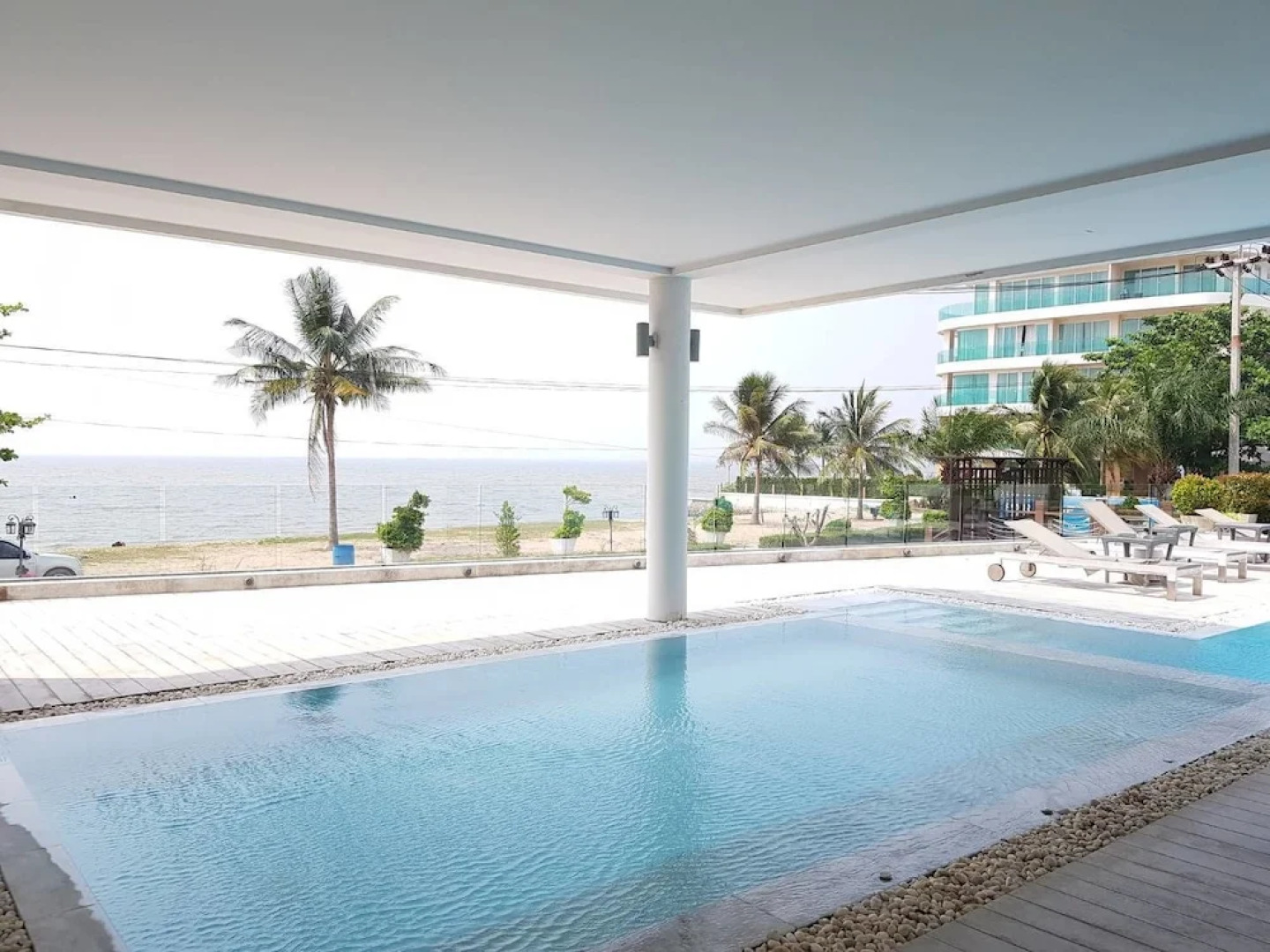 AnB Pool Villa 4BR Beachfront in Pattaya
