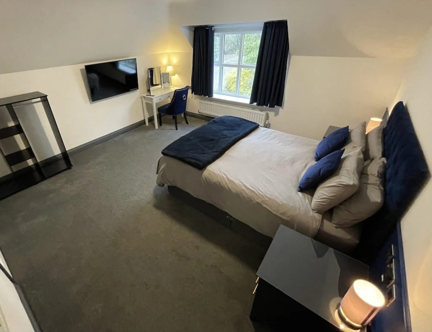 Cadmore Lakeside Hotel