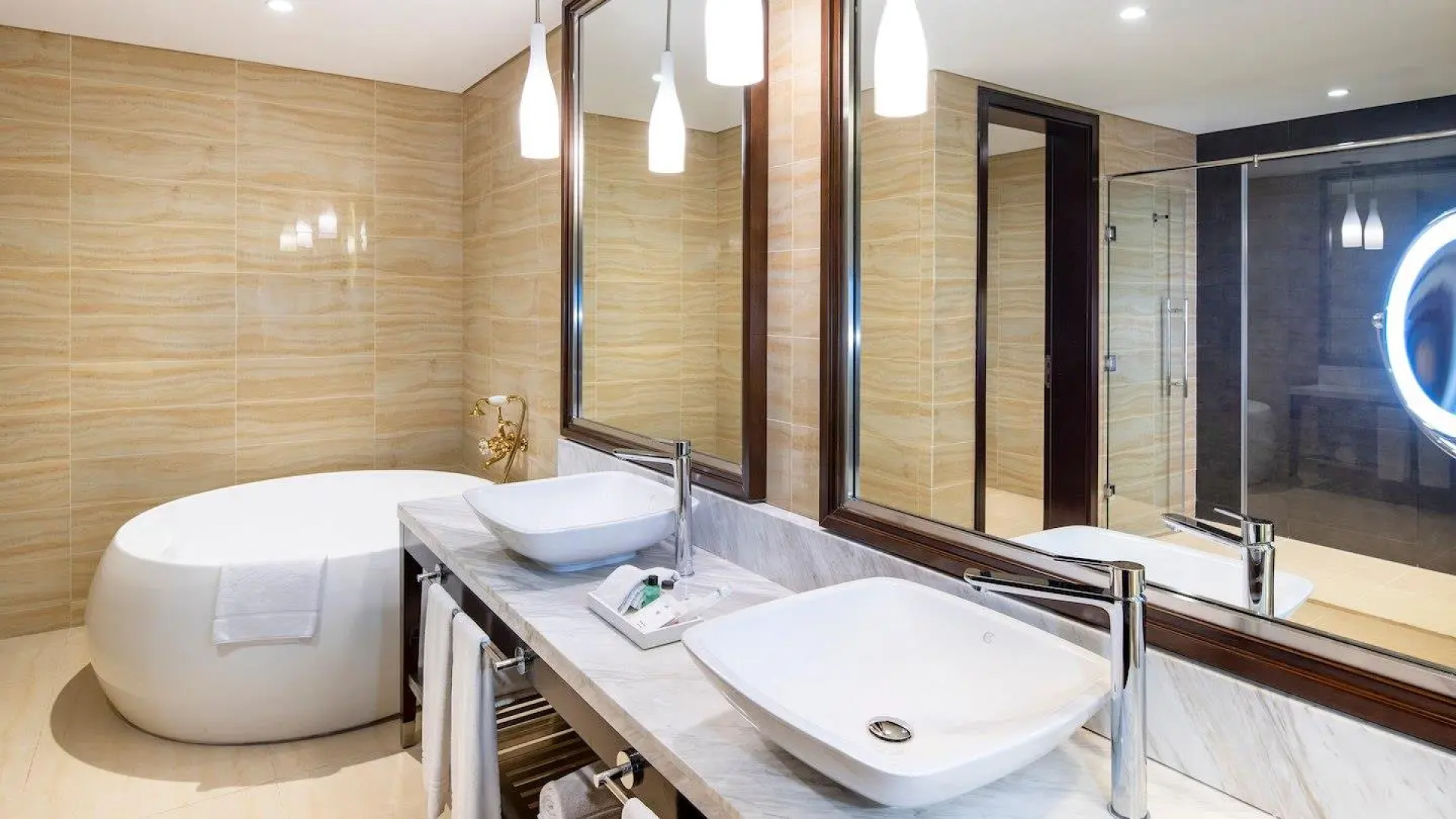 Отель Four Points by Sheraton Sharjah