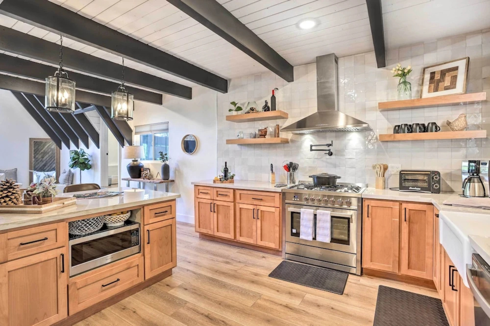 Luxe Timberland Villa w/ Lake Arrowhead Access!