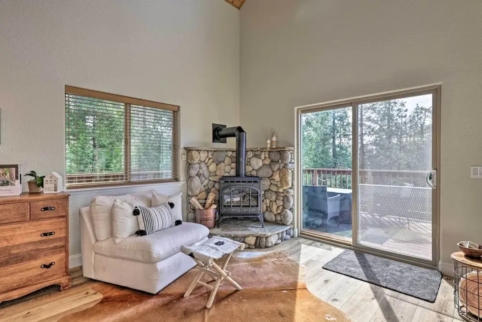 Near Hiking + Wineries: Arnold Cabin w/ Deck!