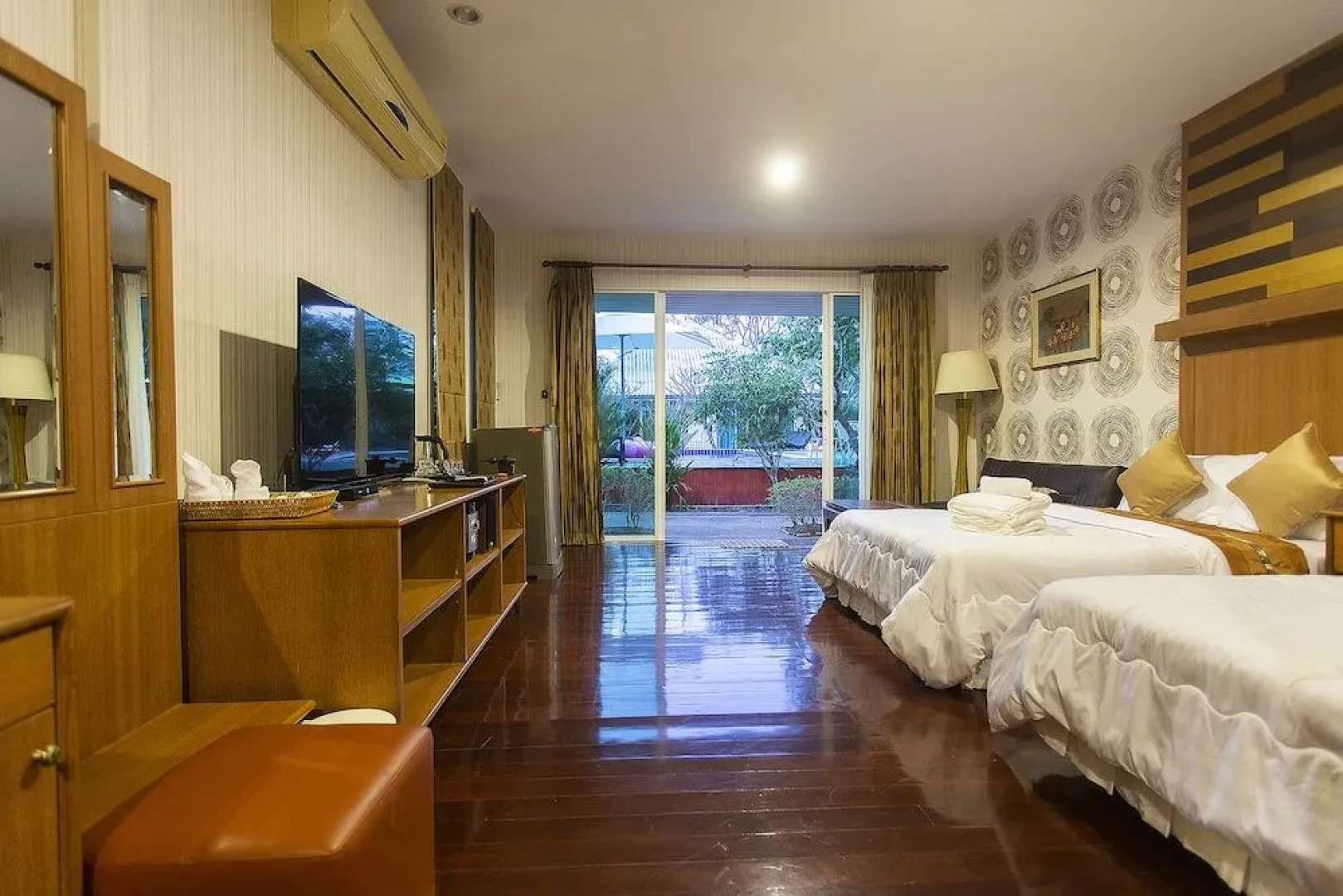 December Villas And Spa