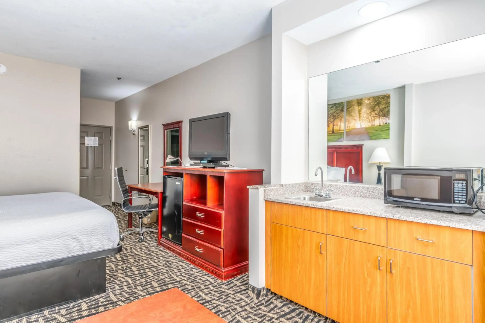 Days Inn & Suites by Wyndham Prattville-Montgomery