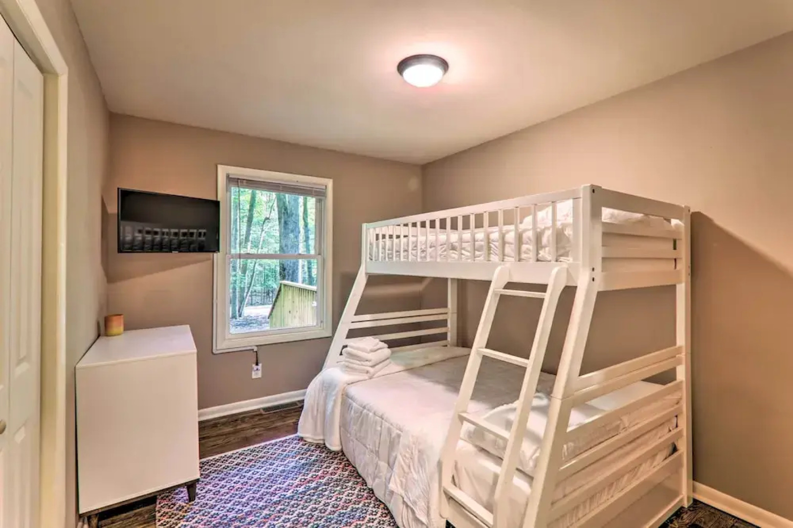 Sunroom, Fire Pit + Sauna: Lake Locust Village Gem