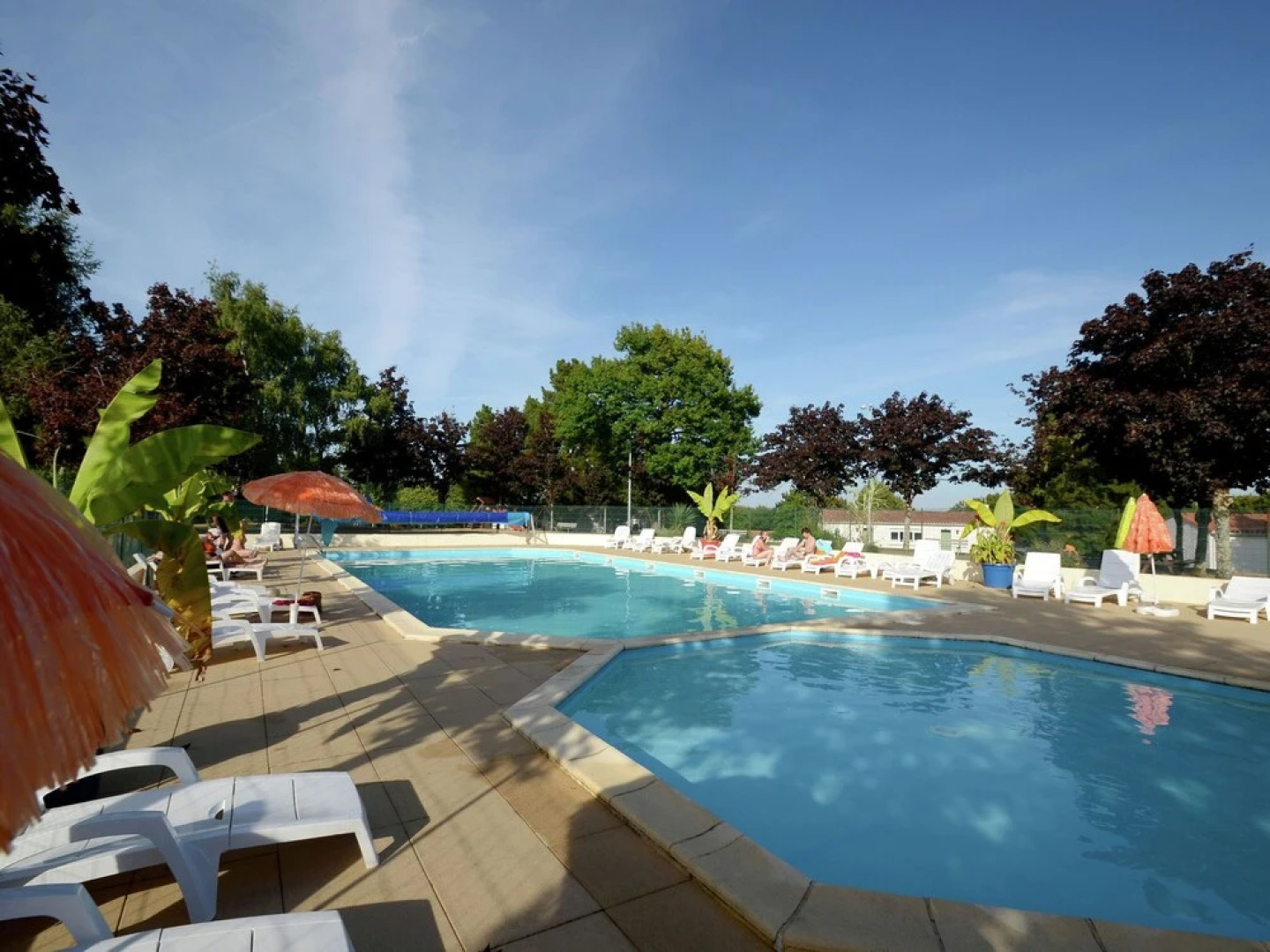 Semi-detached Bungalow With Microwave, in the Great Vendée