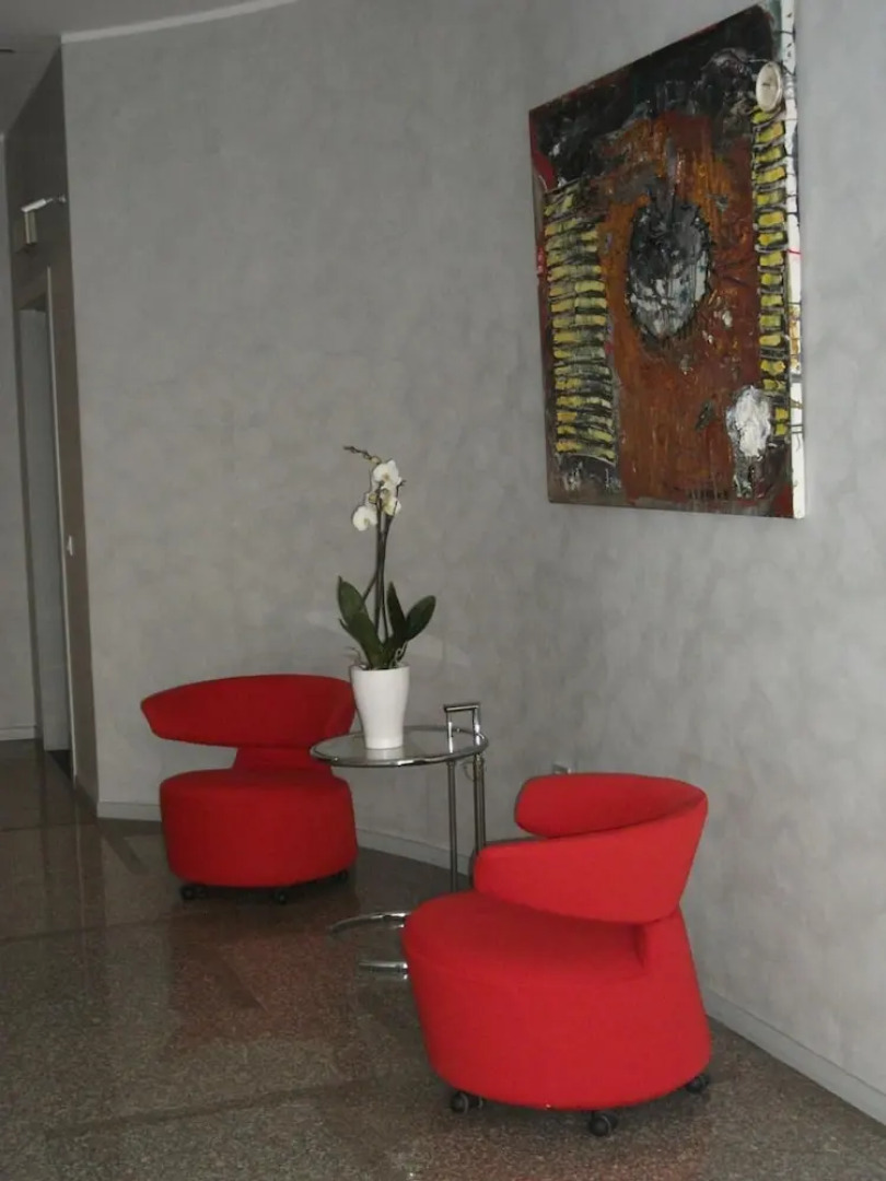 Vista Hotel & Residence