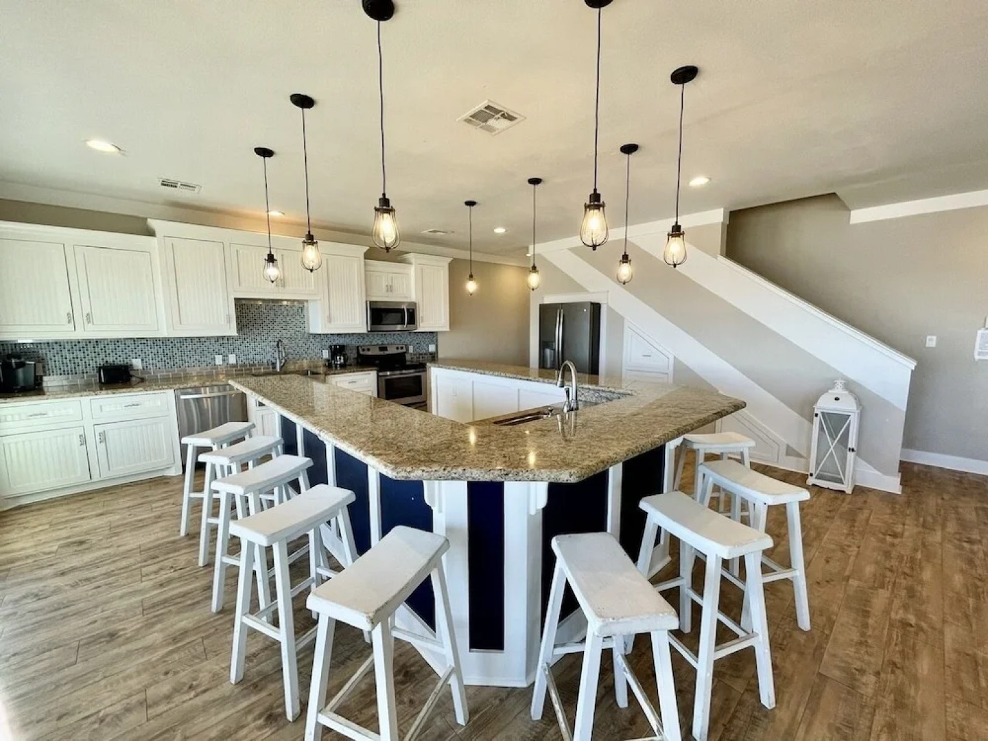 23 Yards To The Sea 6 Bedroom Home by Redawning