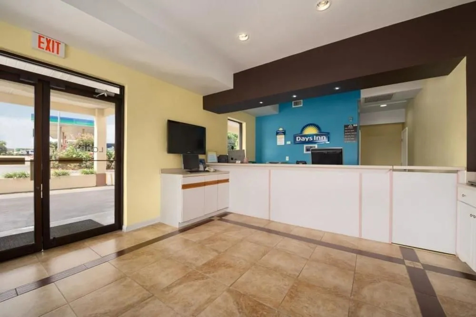 Rose Garden Inn & Suites