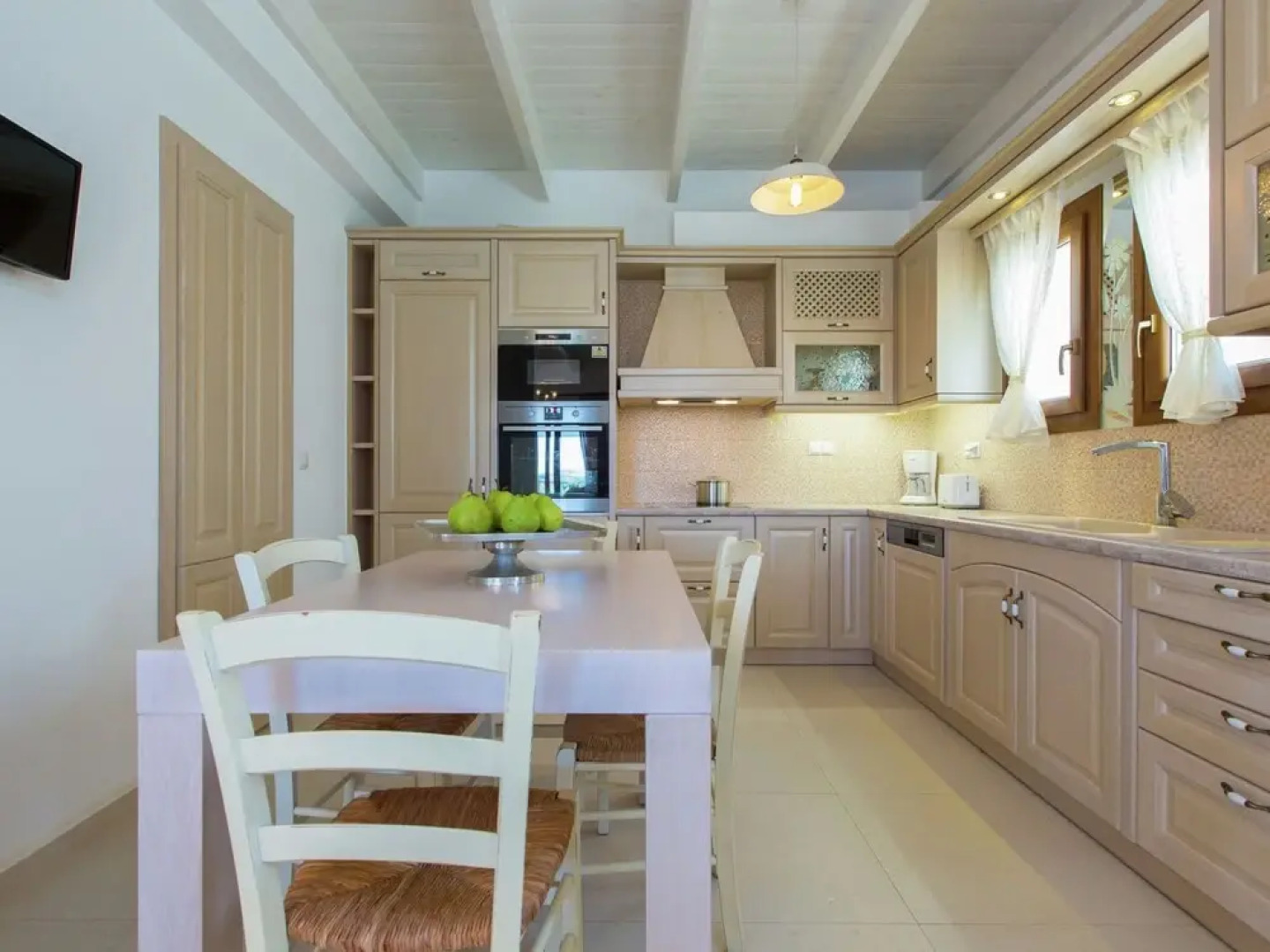 Villa in Crete With Private Pool & Beaches Nearby