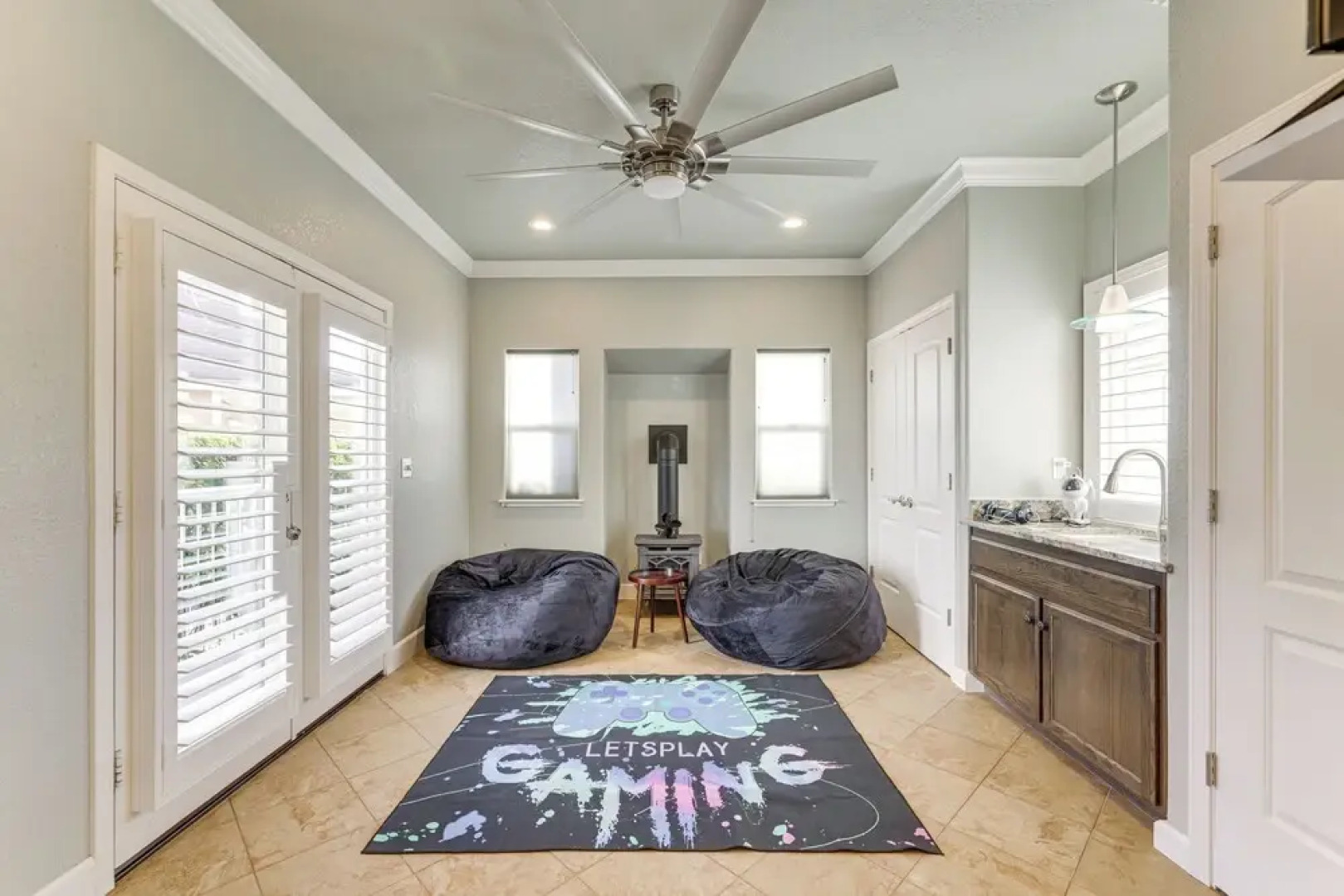 Walk Downtown: Remodeled Home in Murphys w/ Yard!