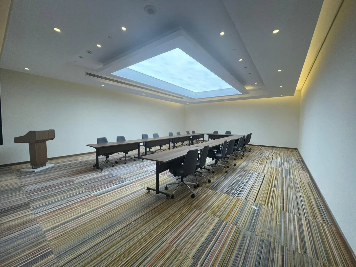 Отель Mövenpick Jumeirah Village Triangle