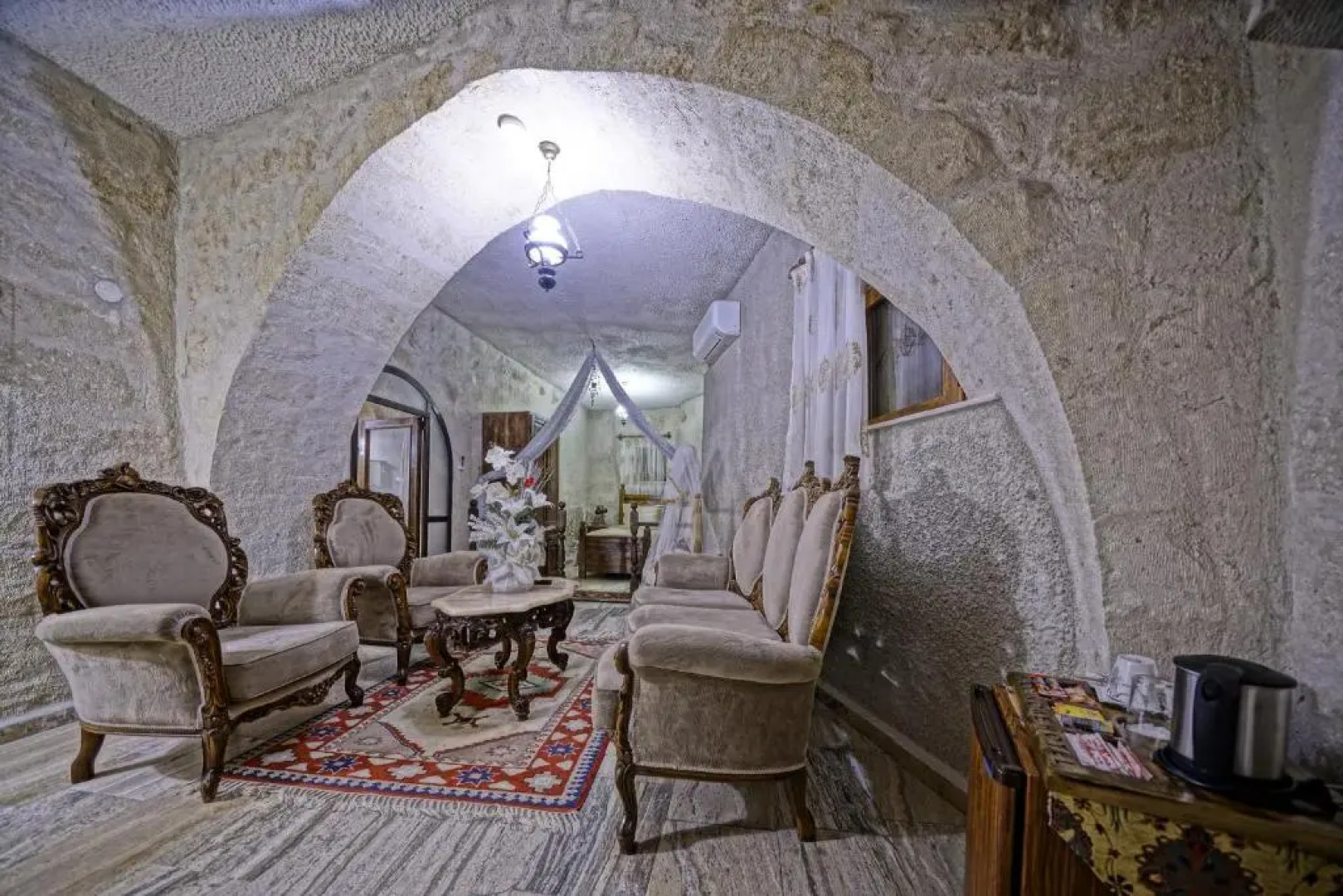 Maccan Cave Hotel