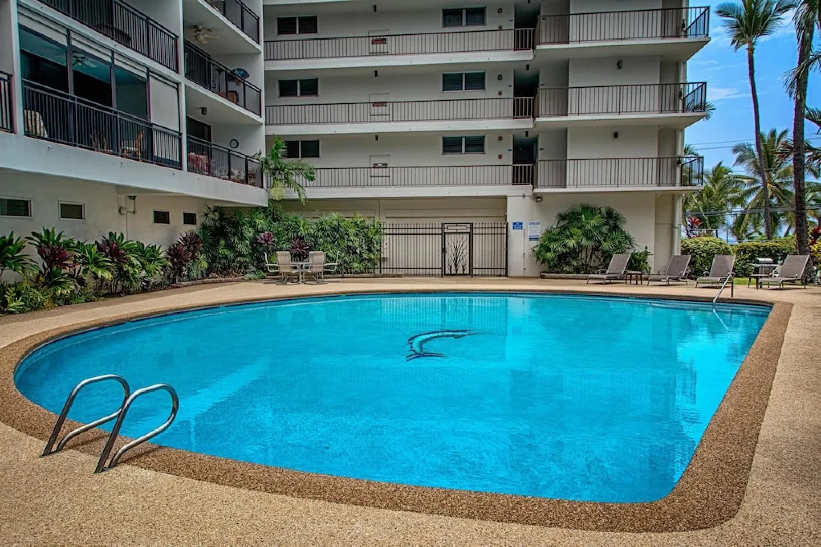 Kona Alii 403 by RedAwning