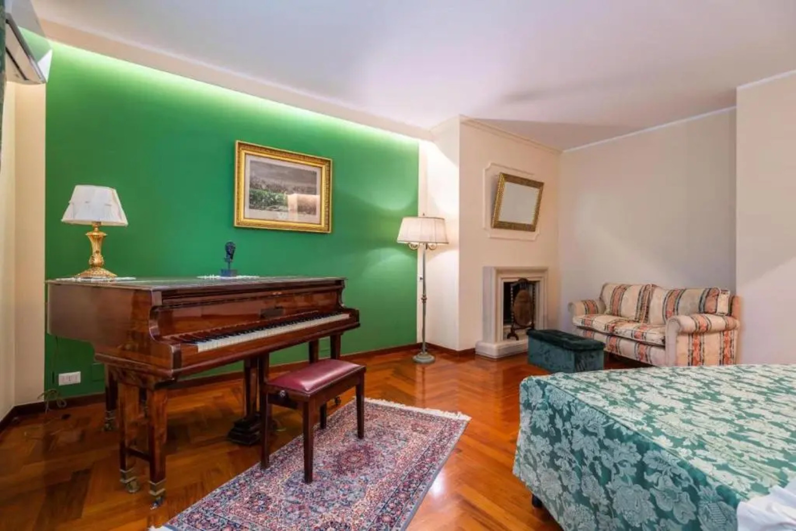 Romantic Apartment With Hot Tub