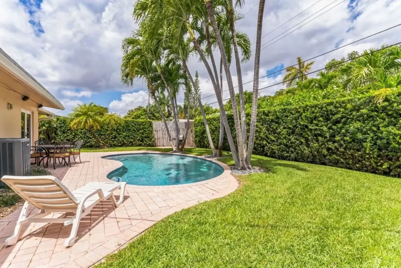 Shangri-la 3 Bedroom Home by RedAwning