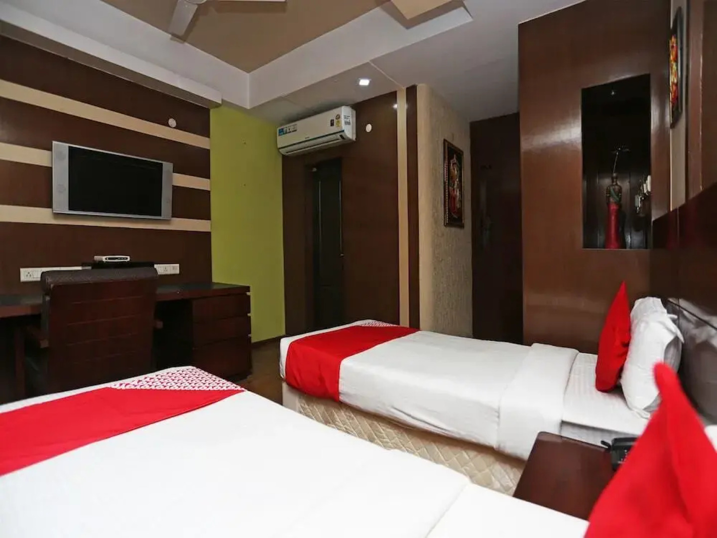 Hotel Ambassador Retreat