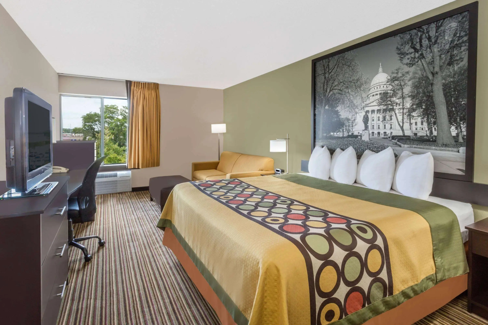 Super 8 by Wyndham Madison South