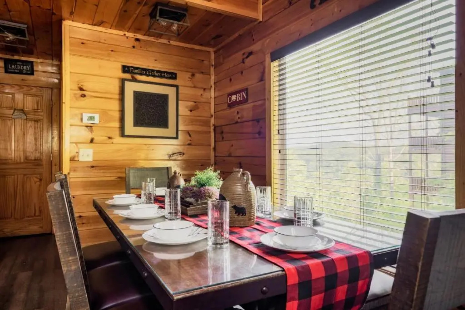 Bear Time Cabin - Scenic Mountain View, Firepit, Hot Tub, Theater, 4BR 3BA Sleeps 14