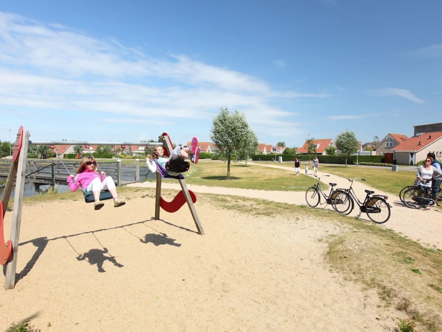 Detached, Well-kept Holiday Home With Wifi, Beach at 500 m