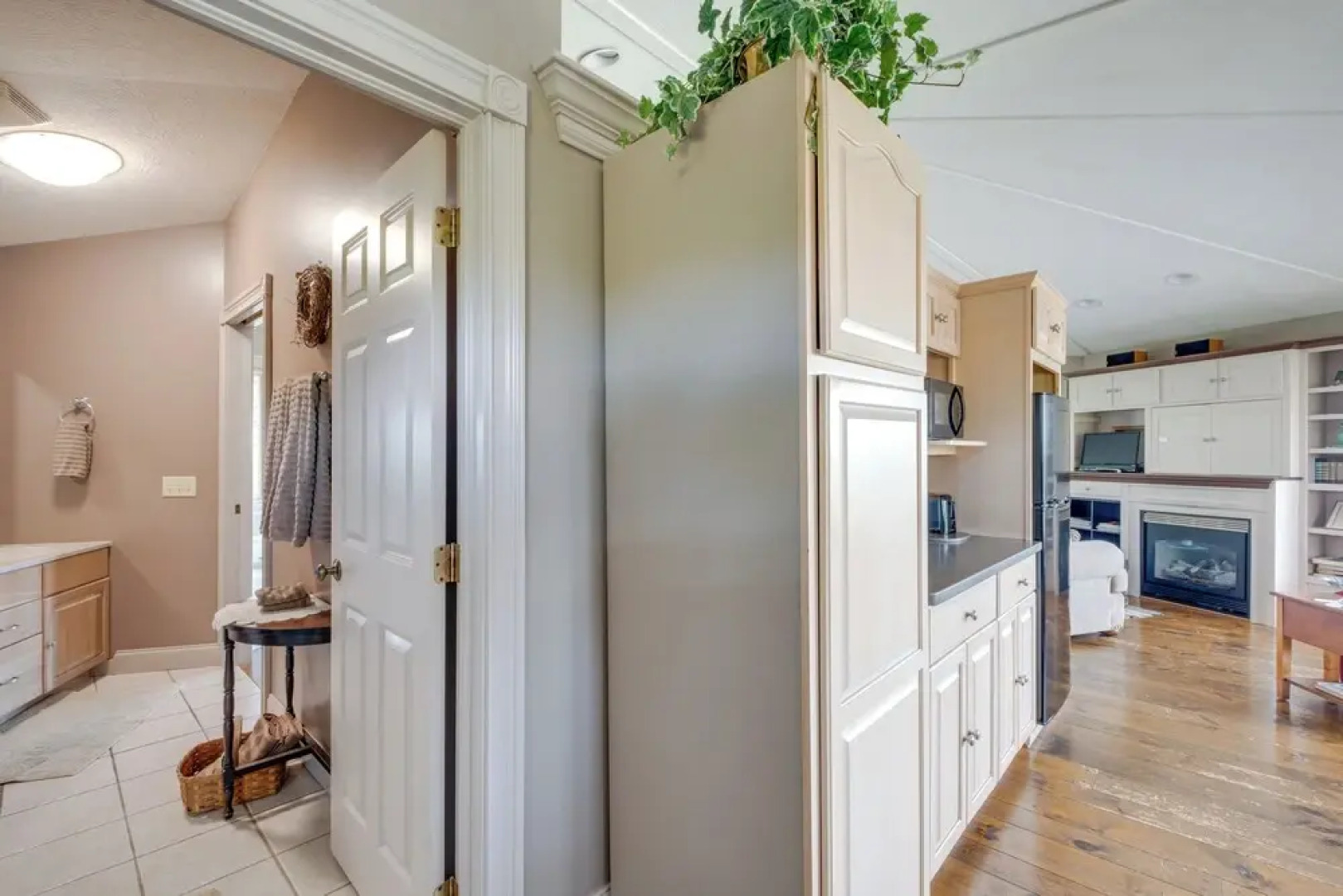 Panoramic Views: Hillside Millersburg Studio