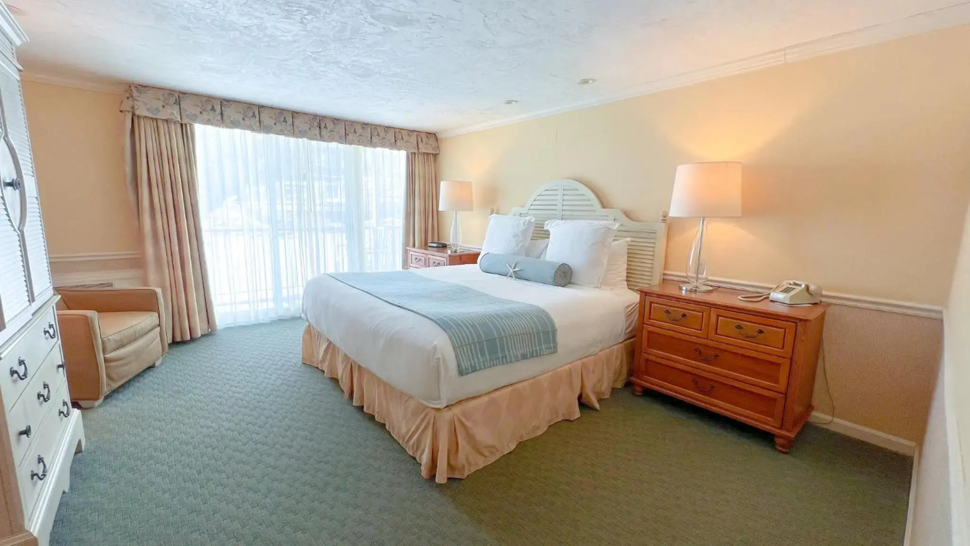 Anchor In Distinctive Waterfront Lodging