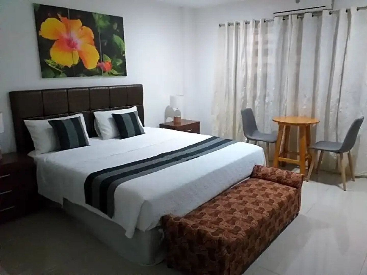 Summerhayes Lodge Room1