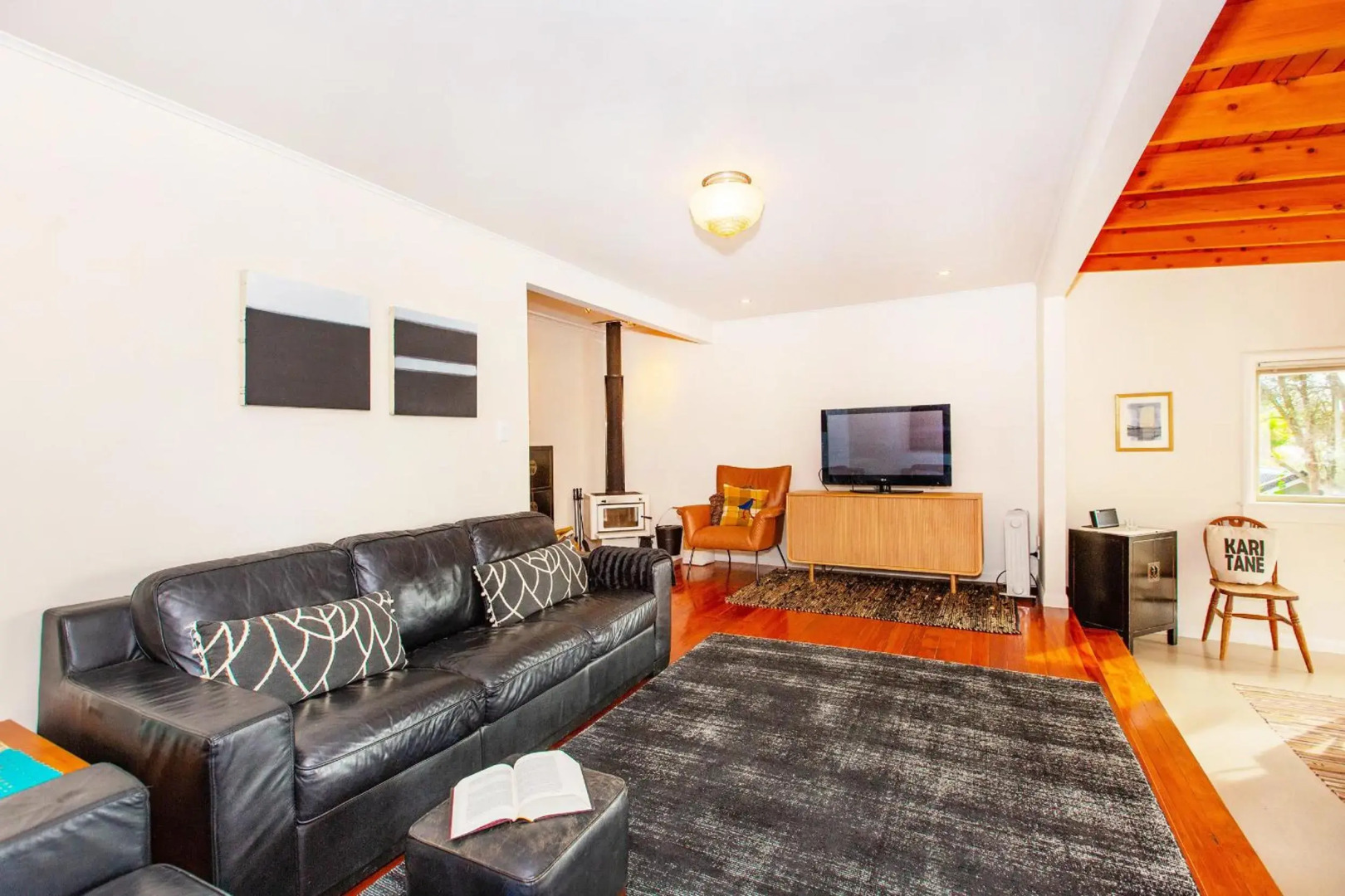 Waterfront Bach - Raglan Bach