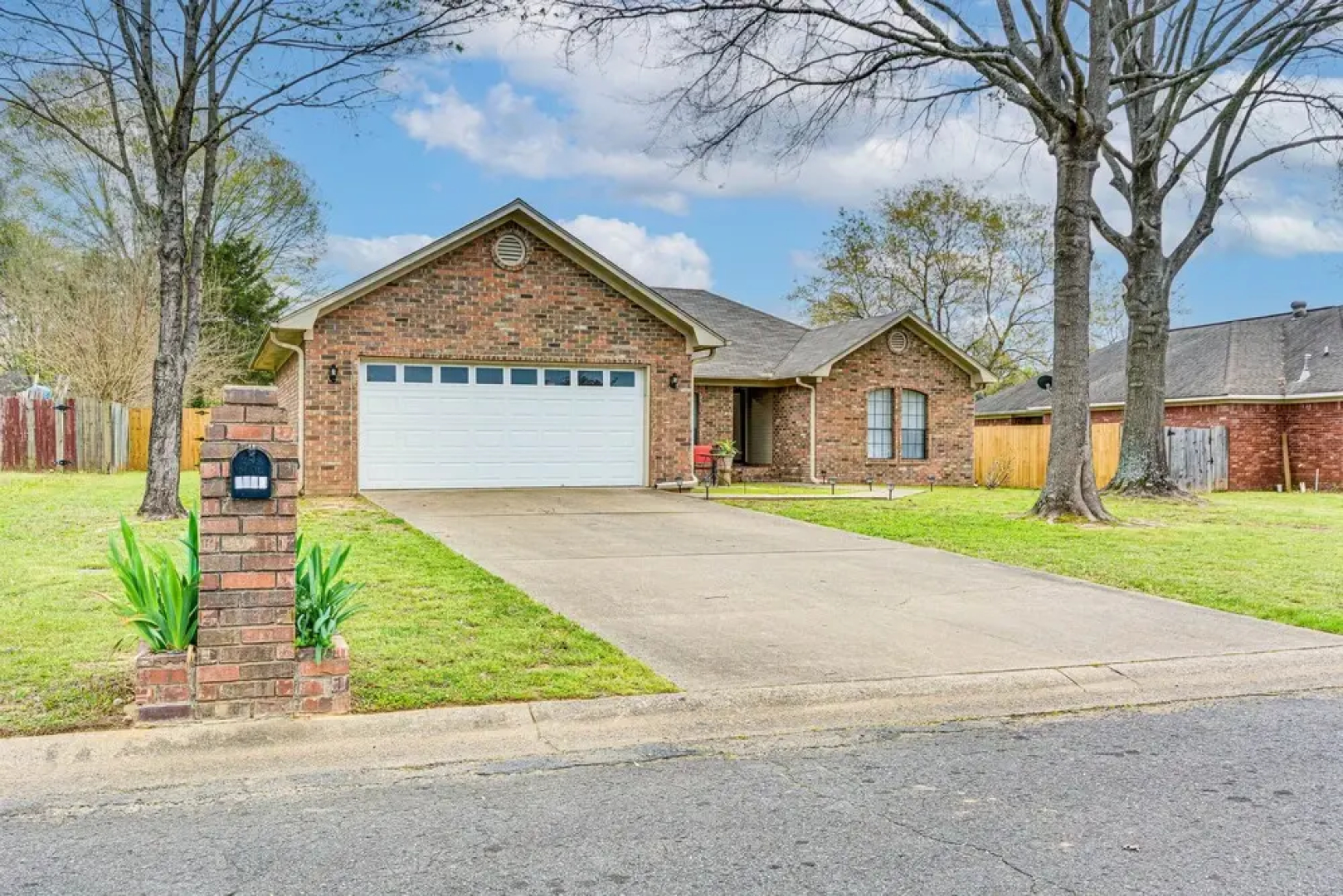 Pet-friendly Conway Home: 1 Mi to Hendrix College!