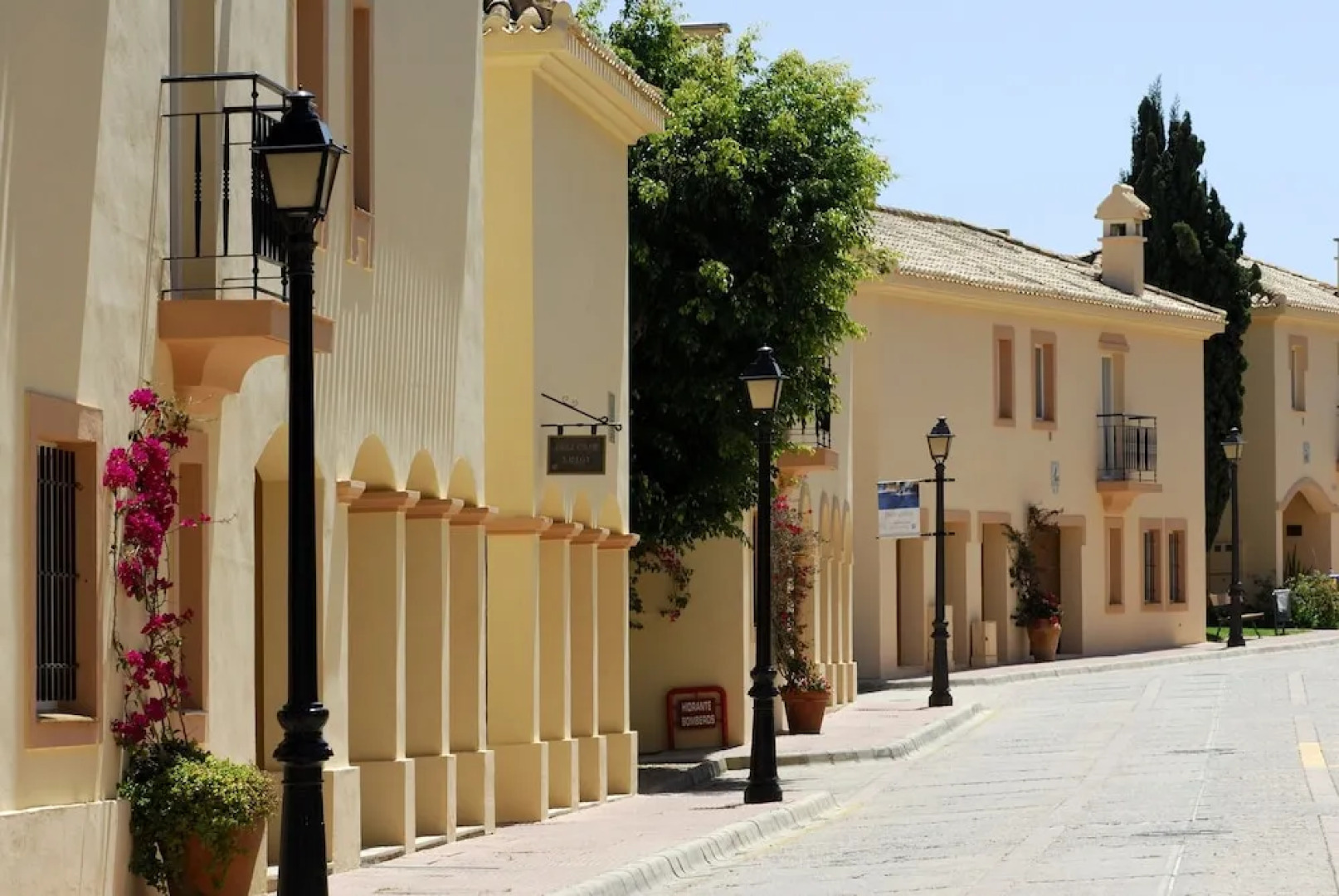 Las Lomas Village – Luxury Apartments