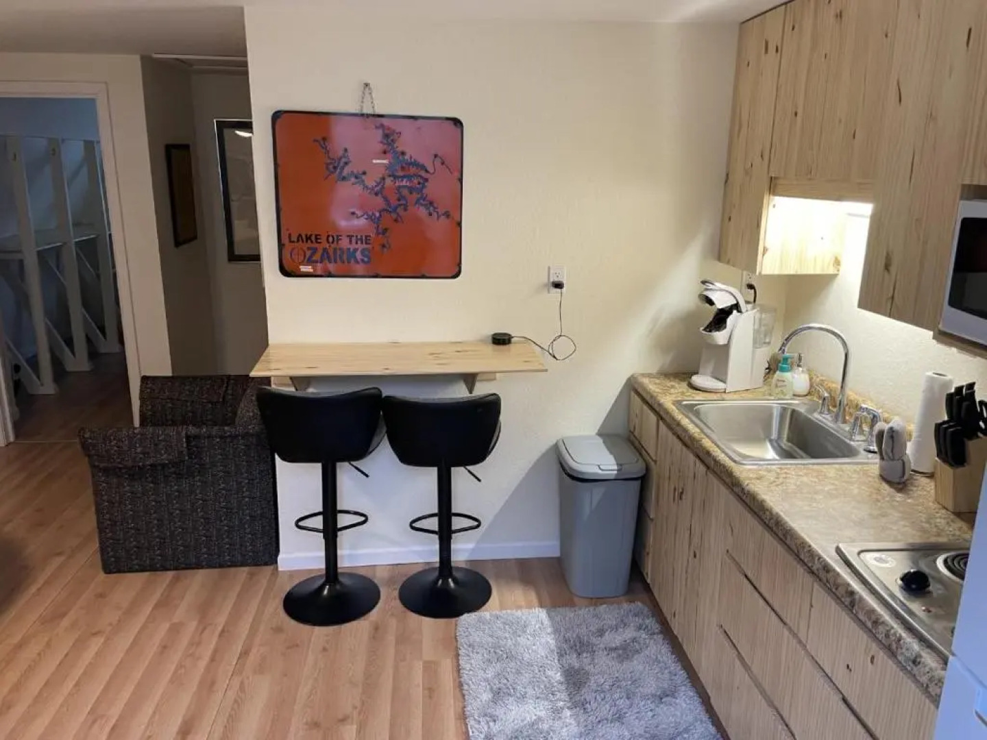 Loft , boat dock, 2 bedrooms , pet friendly