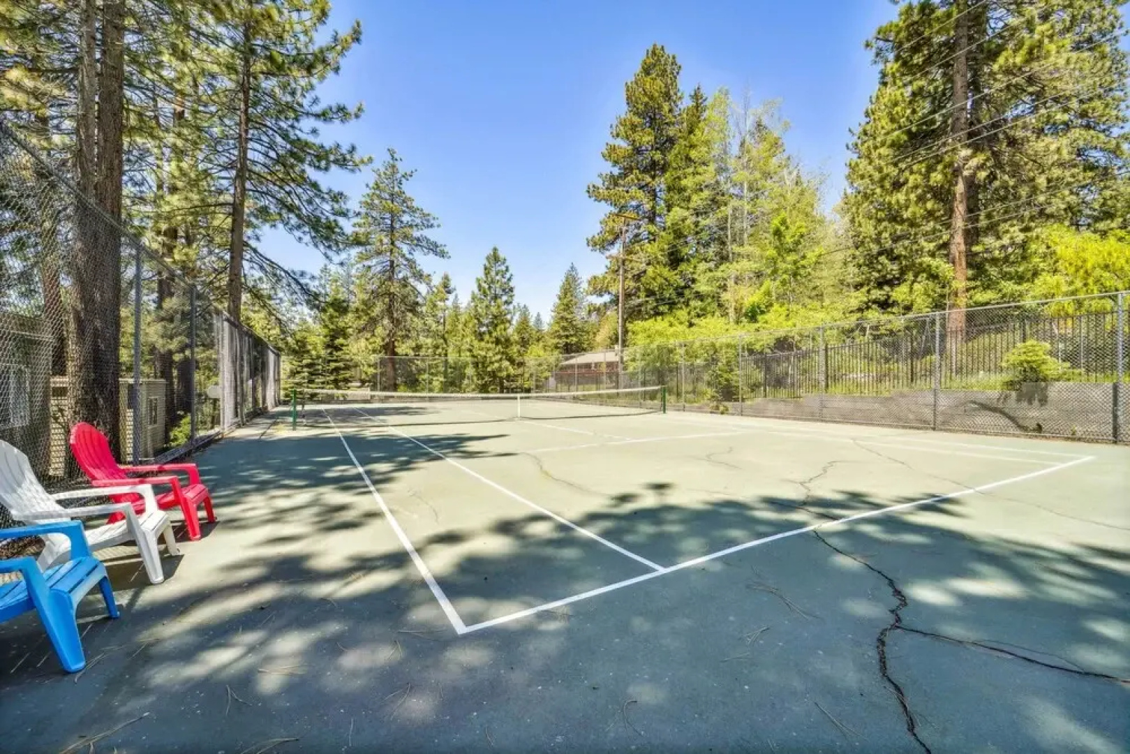 10 Mi to Palisades Tahoe! Condo w/ Game Room