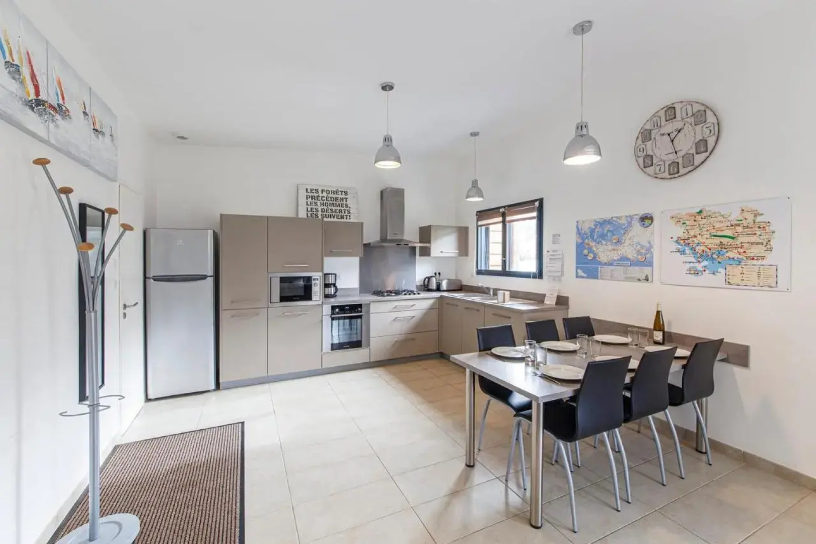 GOVIHAN - Maison 8p avec piscine commune