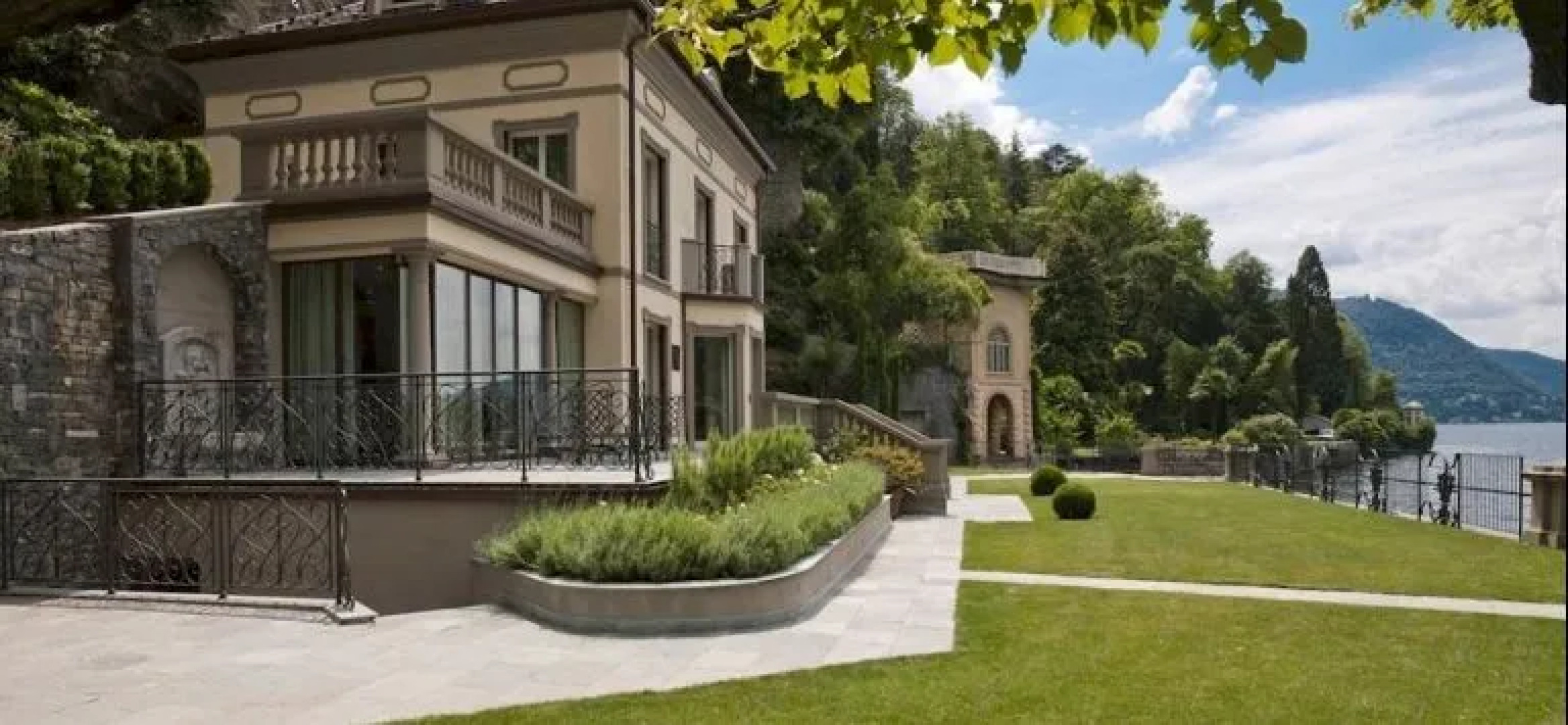 CastaDiva Residences