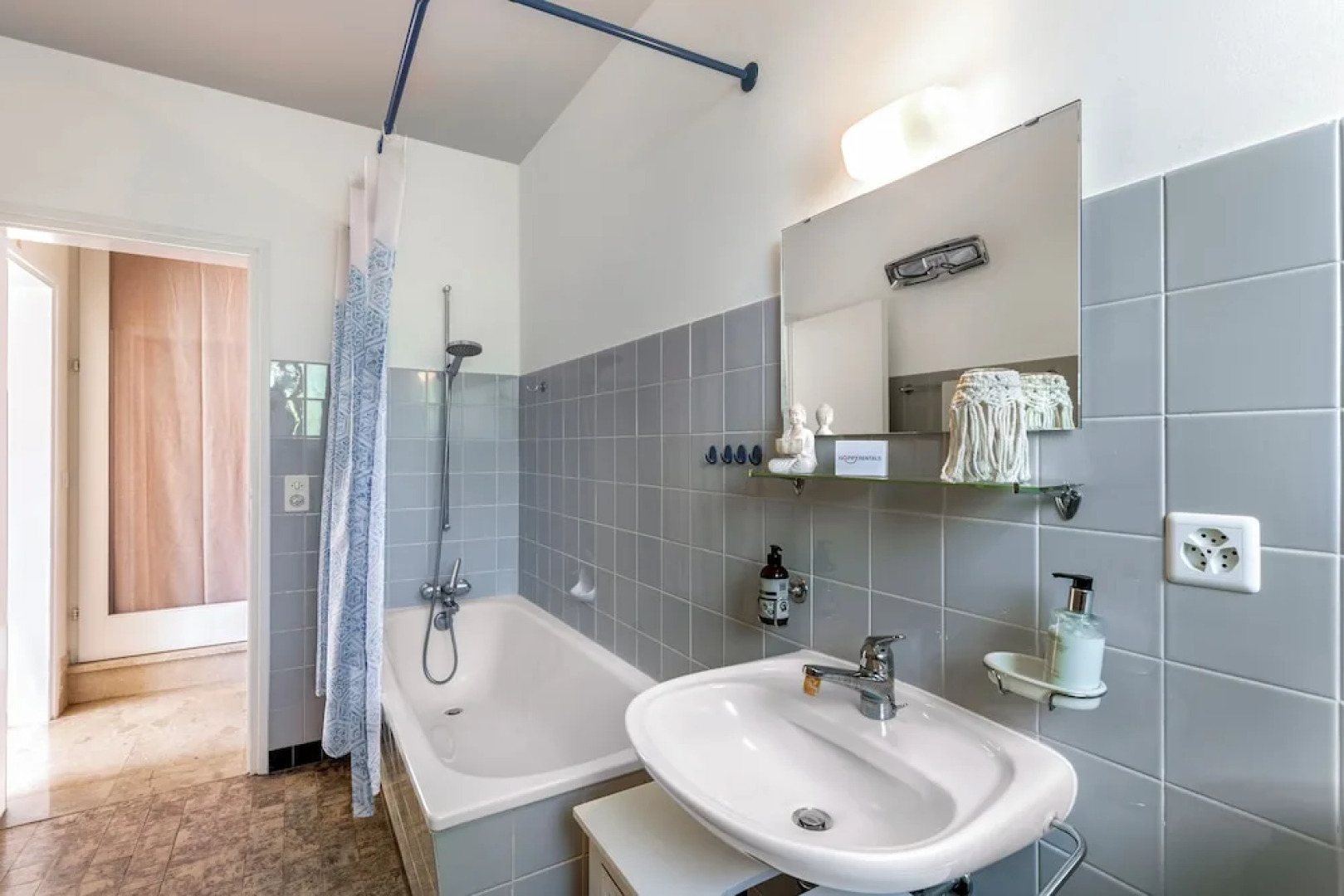 Peace Over the Lake Room 1