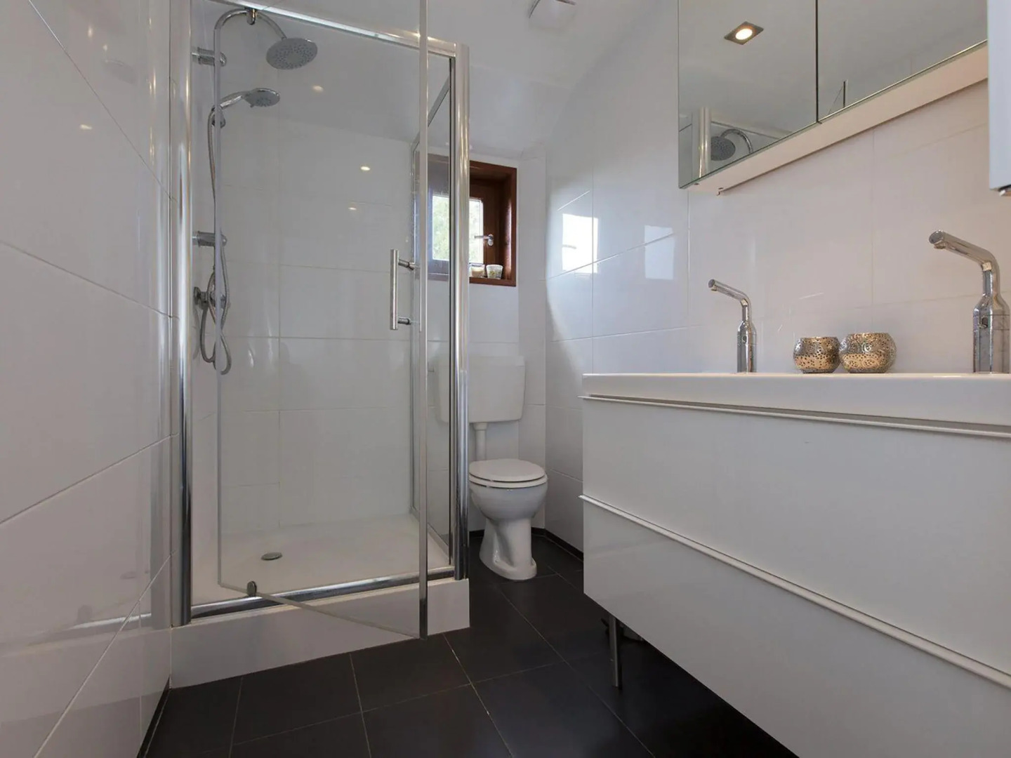 Welcoming Holiday Home in Grou Near River