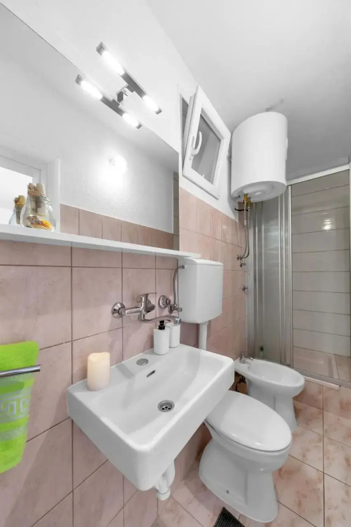 Apartments & Rooms Safić