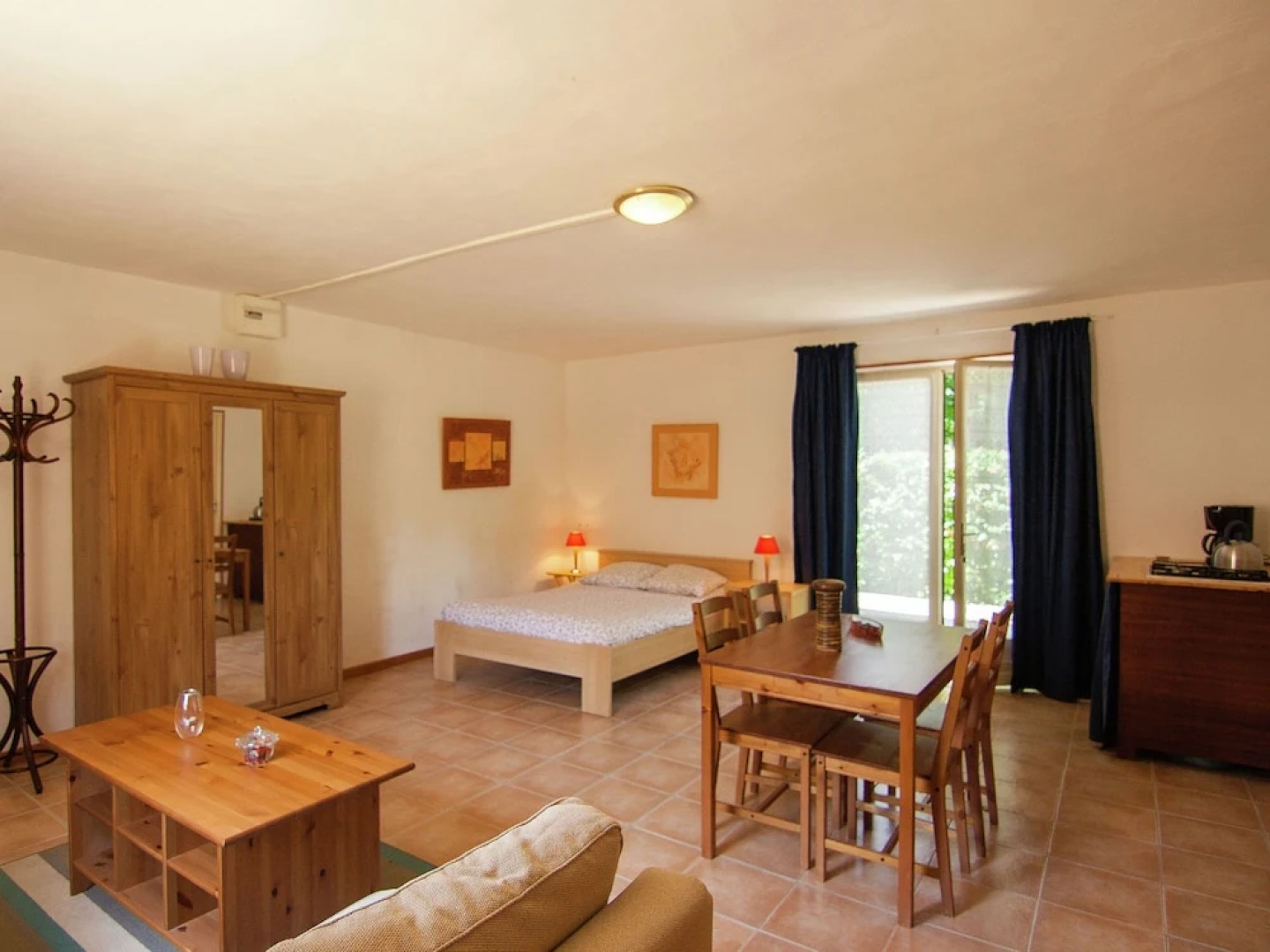 Charming Cottage with Pool in Vezac South of France