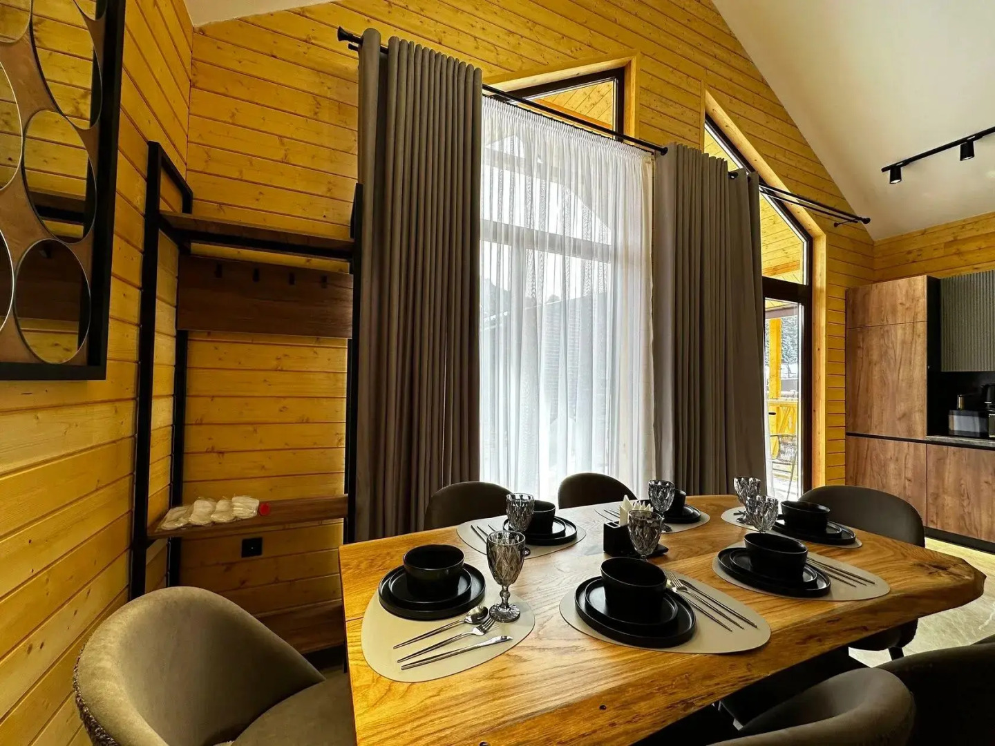 River & House (Ривер Хаус)