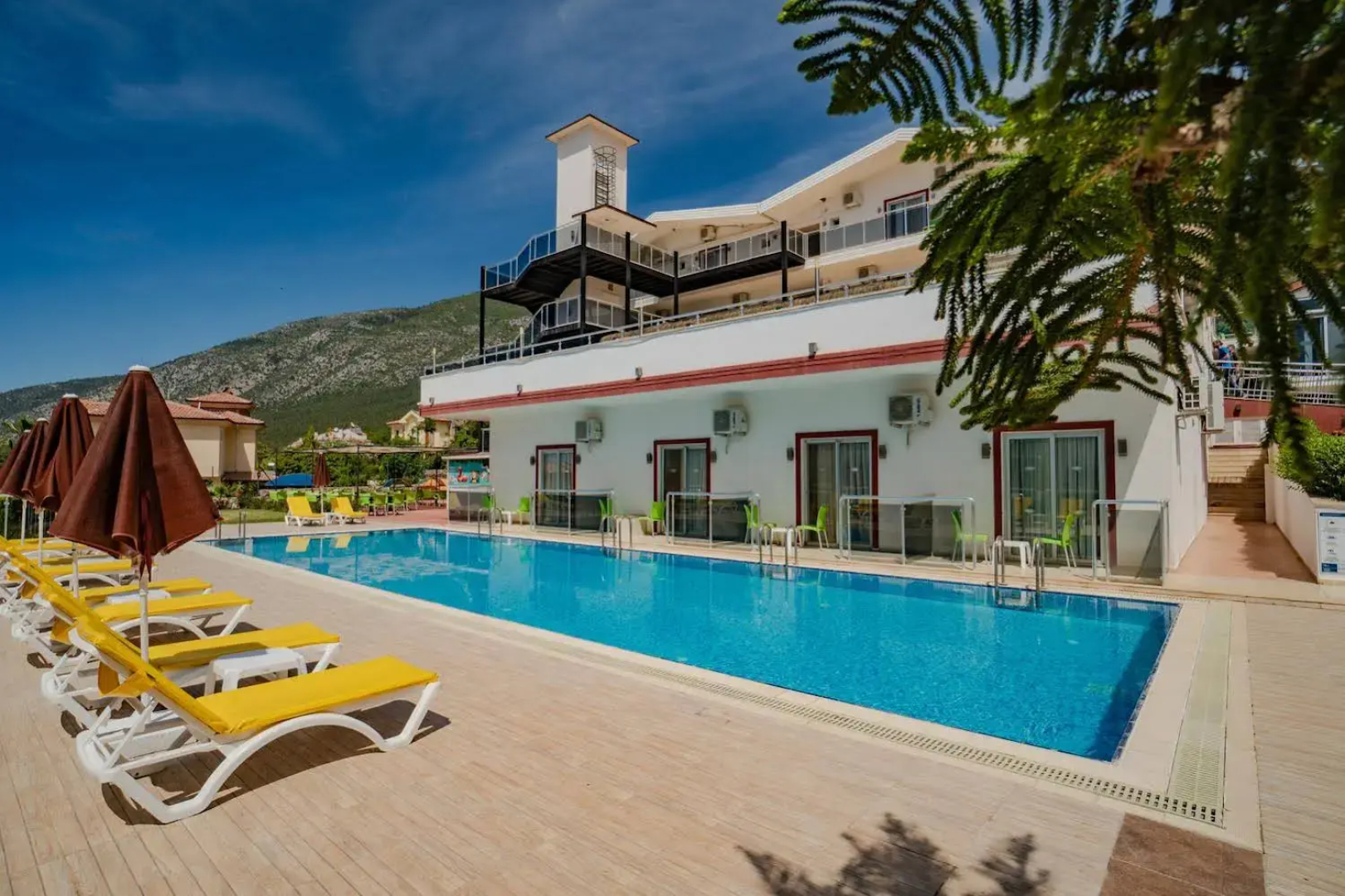 Sunshine Holiday Resort