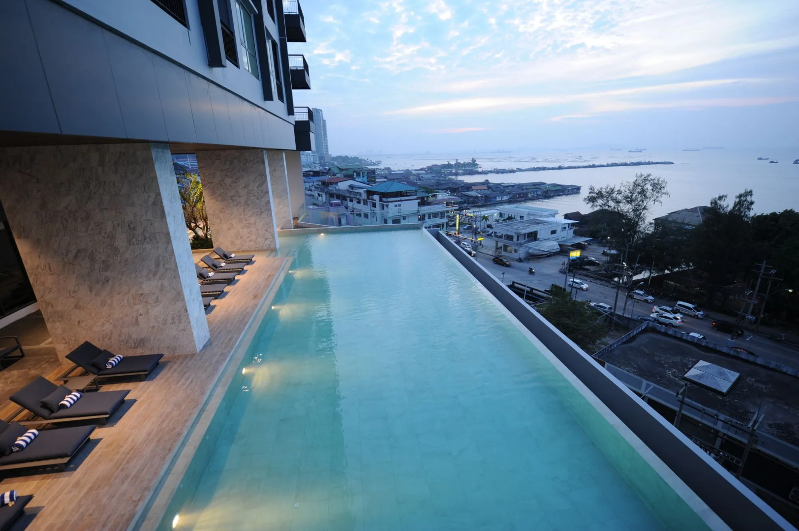 Oakwood hotel & Residence Sri Racha