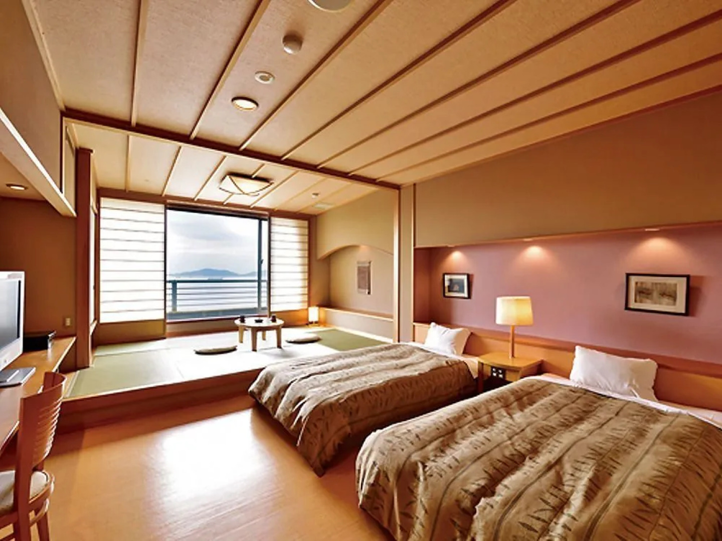 Tenku Kaiyu no Yado Suehiro