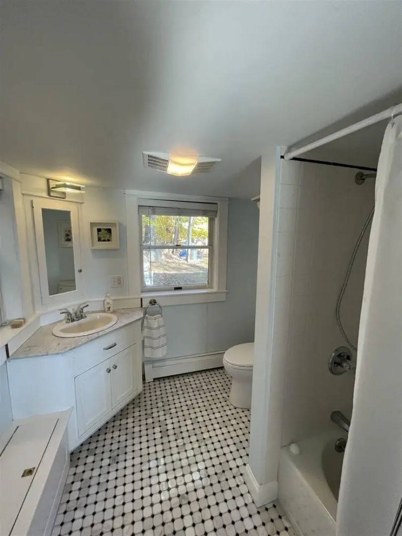 North Sebago Charmer Limit 10 3 Bedroom Home by RedAwning