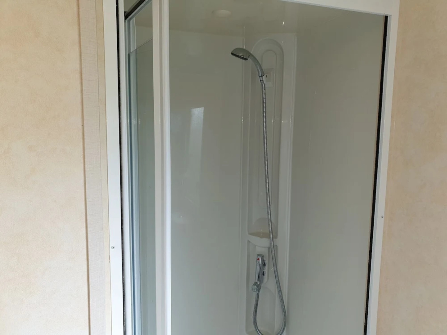 3-bed Caravan in Walton on the Naze