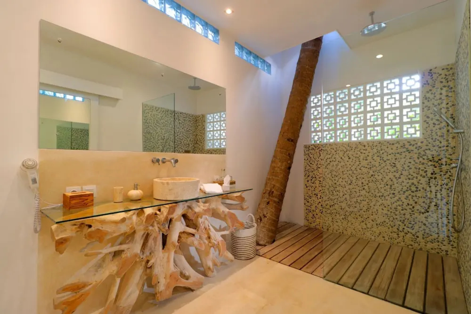 Limitless Jungle Villas Complex, 5 BR, Ubud With Staff